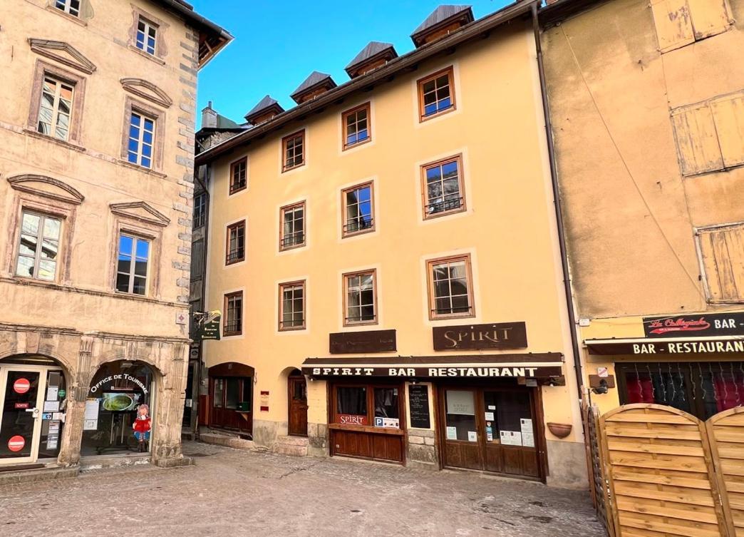 T3 Au Coeur Du Centre Historique De Briancon #2 Apartment Luaran gambar